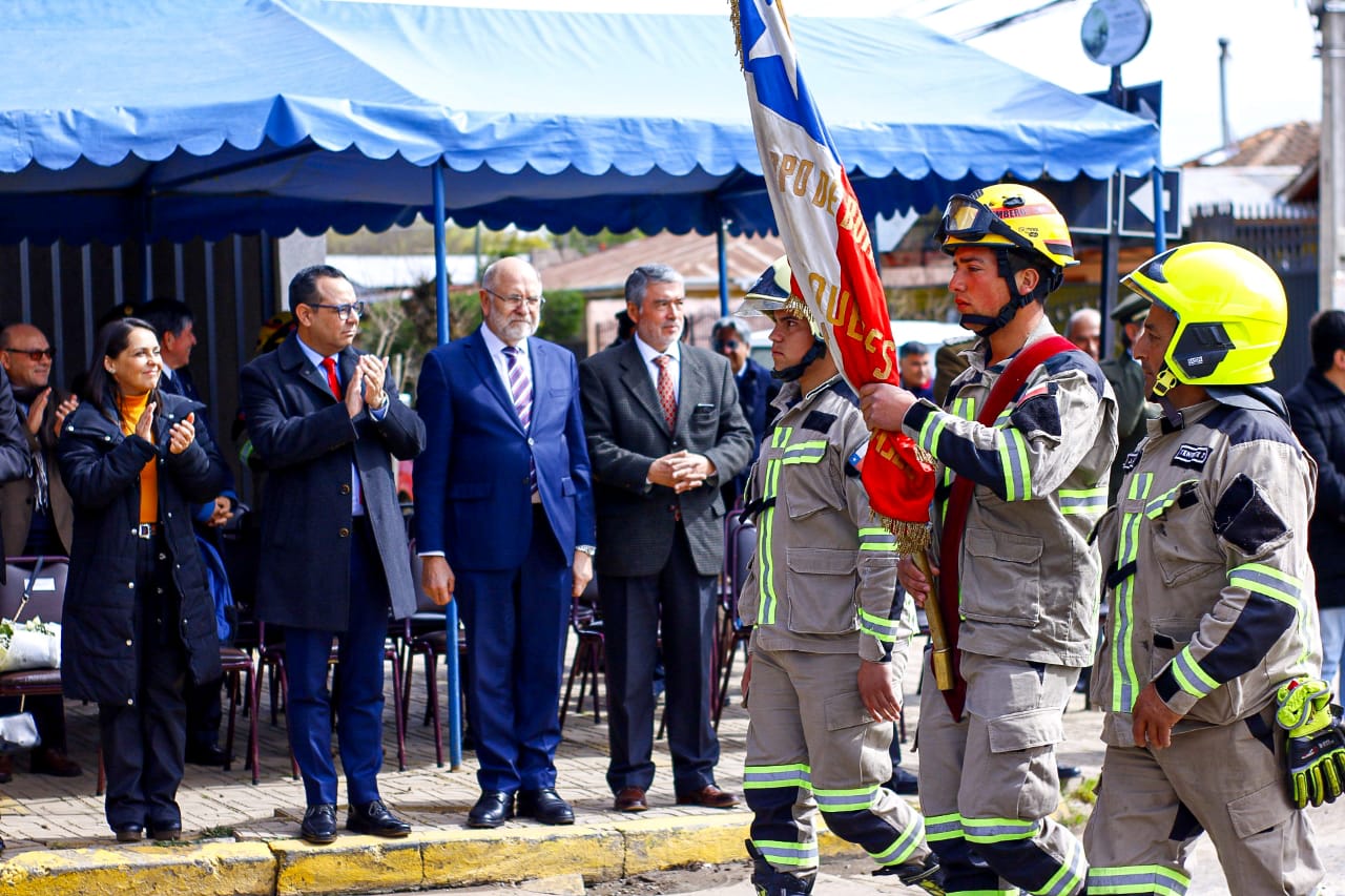 Gran Maestro participa en inauguración de monolito de Hermano y Bombero en Cauquenes