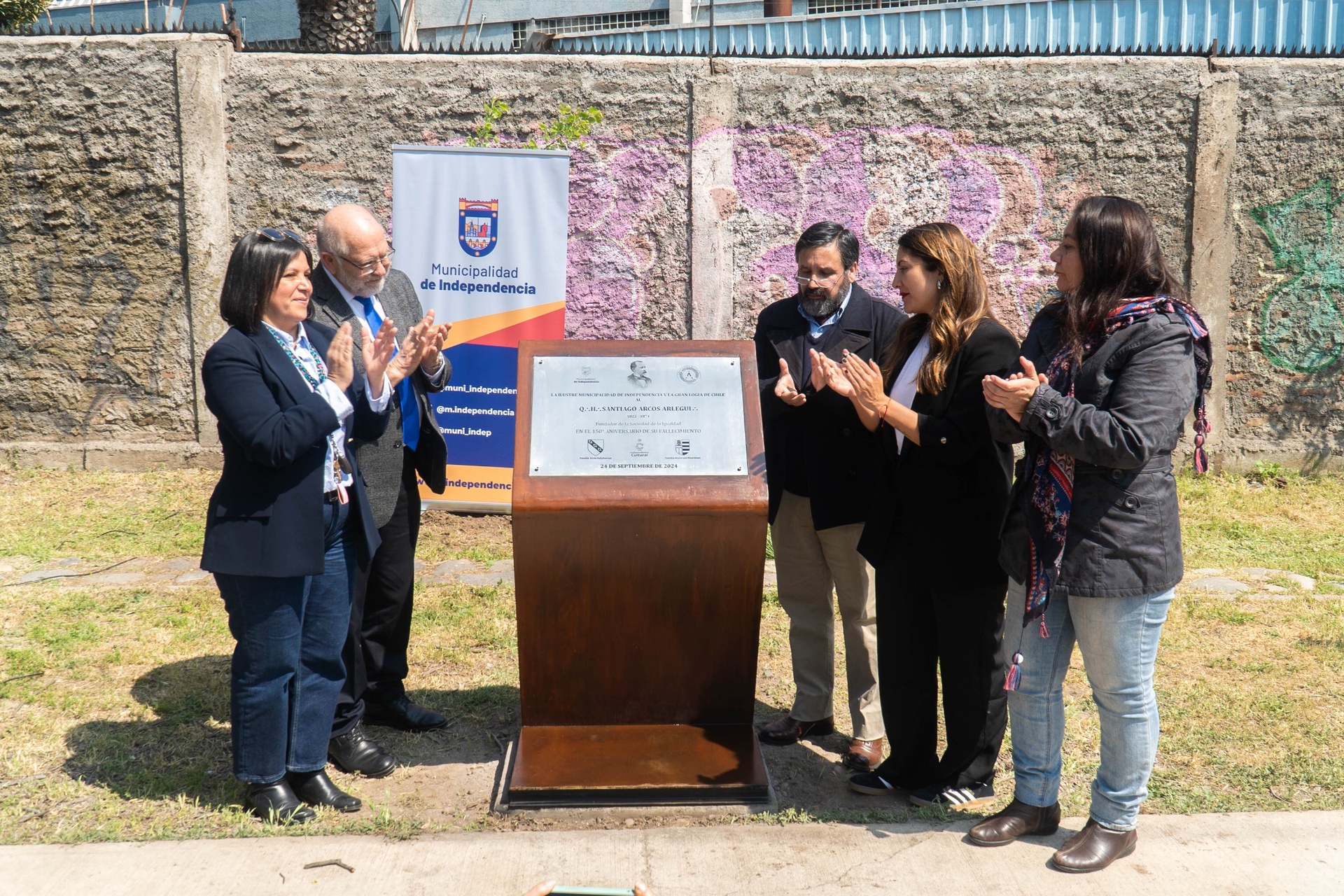 Inauguran monolito en honor a Santiago Arcos Arlegui en la comuna de Independencia