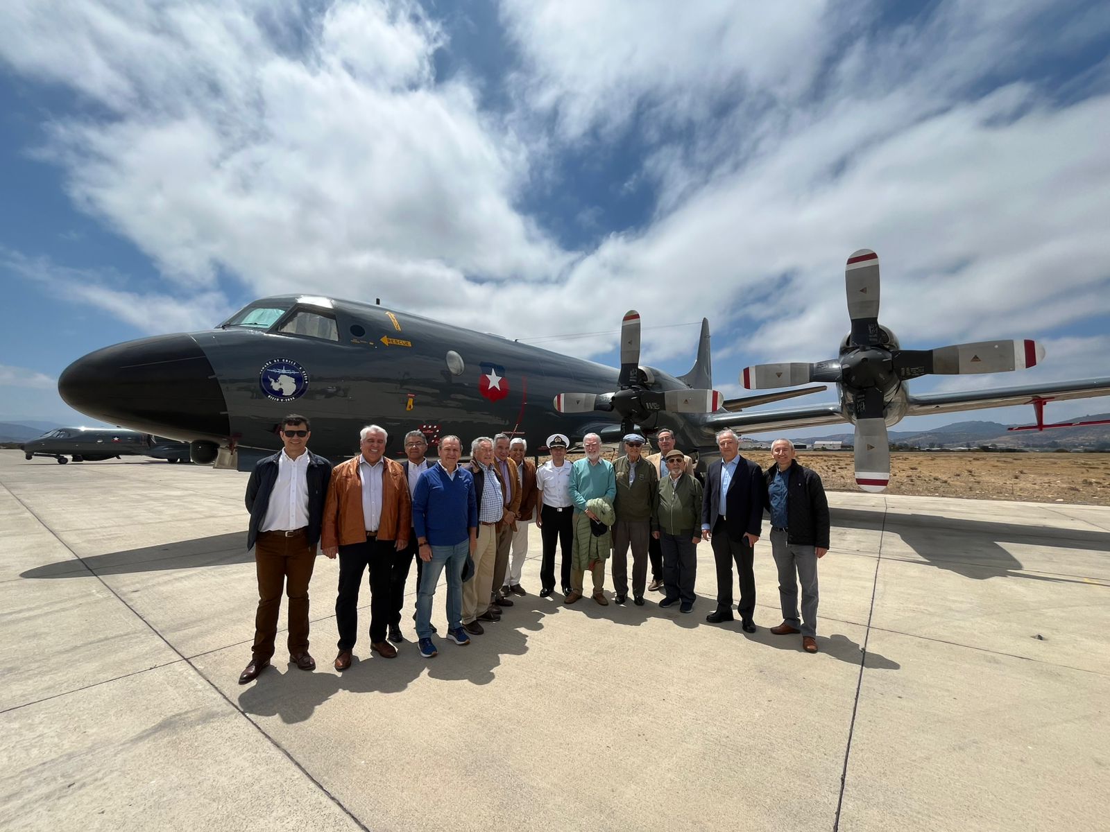 Hermanos de la Logia Buenaventura Cadiz Patiño visitan Base Aero Naval Viña del Mar